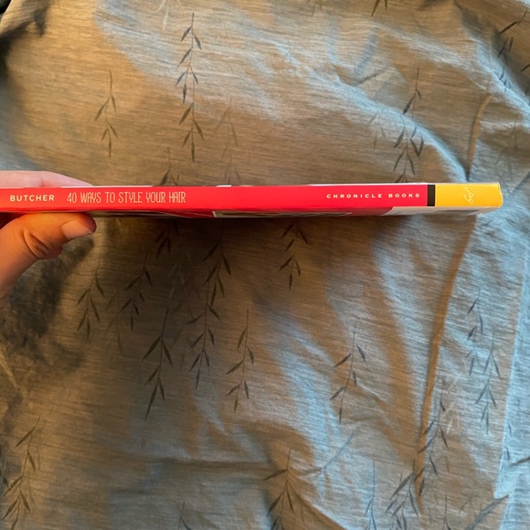 Hairstyling book - Picture 3 of 3